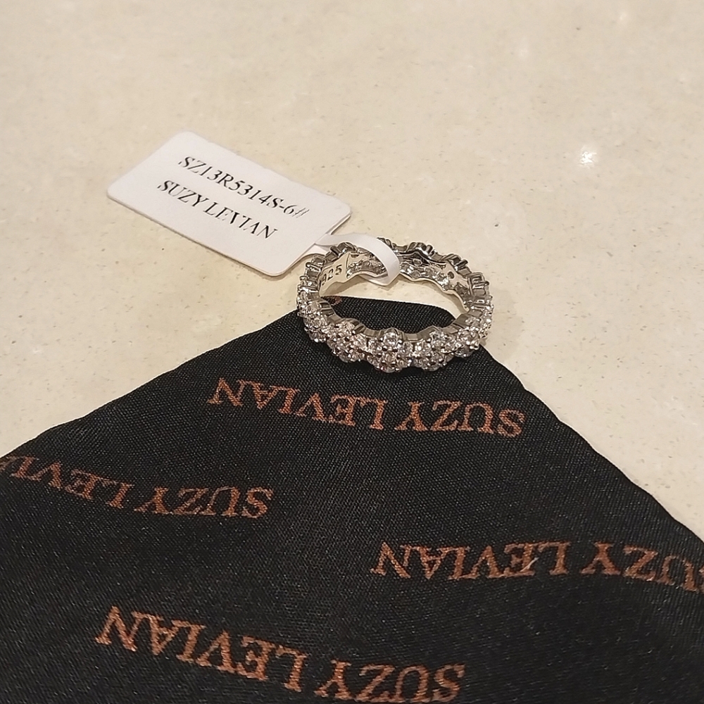 NWT Suzy Levian Sterling Silver Cubic Zirconia Floral Eternity Band Ring